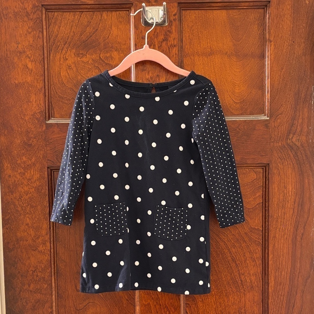 GAP Girl’s Sz 3T Long Sleeve Navy Polka Dot Tee w Front Pockets, GUC